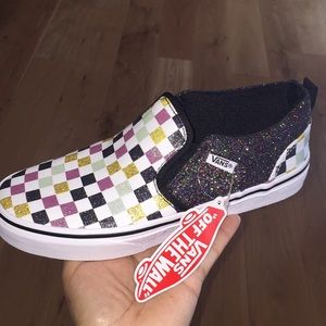 Nwt Asher vans sz 4 is the same as in 5.5 women’s
